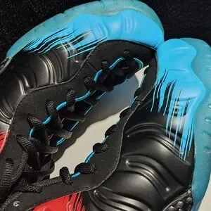 Nike Foamposite Spiderman Size 9.5. Well Kept. With OG Box Nike | Shoes | Nike Foamposite Spiderman Size 95 Well Kept  main image 2